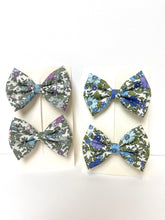 Load image into Gallery viewer, 2 Pairs of Mini Bow hair clips