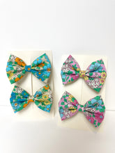 Load image into Gallery viewer, 2 Pairs of Mini Bow hair clips