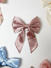 Load image into Gallery viewer, Bow Hair Clip with tail