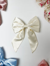 Load image into Gallery viewer, Bow Hair Clip with tail