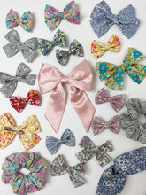 Load image into Gallery viewer, Bow Hair Clip with tail
