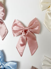 Load image into Gallery viewer, Bow Hair Clip with tail