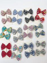 Load image into Gallery viewer, 2 Pairs of Mini Bow hair clips
