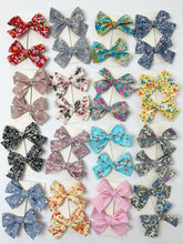 Load image into Gallery viewer, 2 Pairs of Small Bow hair clip with tail