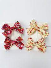 Load image into Gallery viewer, 2 Pairs of Small Bow hair clip with tail