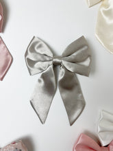 Load image into Gallery viewer, Bow Hair Clip with tail