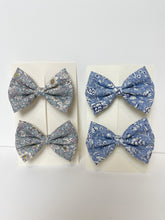 Load image into Gallery viewer, 2 Pairs of Mini Bow hair clips