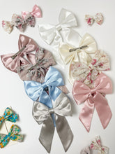 Load image into Gallery viewer, Bow Hair Clip with tail