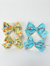 Load image into Gallery viewer, 2 Pairs of Small Bow hair clip with tail
